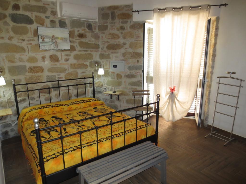 Bed and Breakfast Aurora Bed&Breakfast Santo Stefano di Camastra Zimmer foto